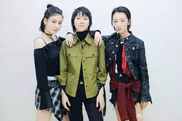 邓紫棋的舞台服装造型引起关注，时尚感极强_邓紫棋演出服装_邓紫棋台北时装周