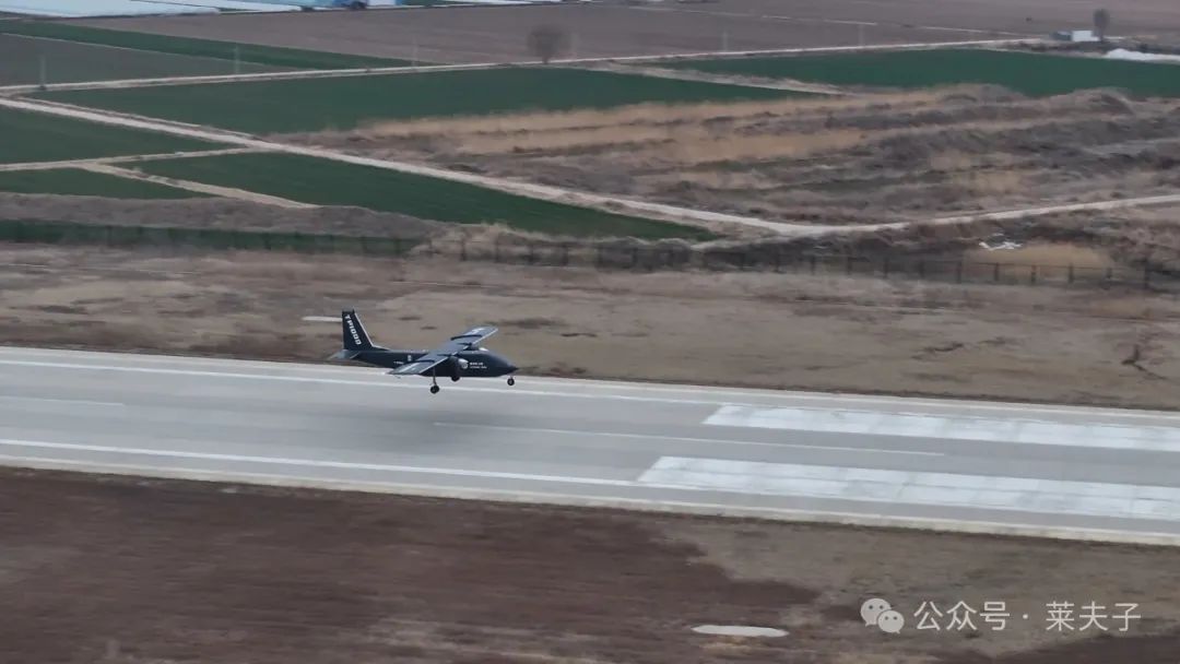 TP1000无人运输机成功首飞，实现智能空投的梦想_梦想飞行员无人机_能空投的无人机