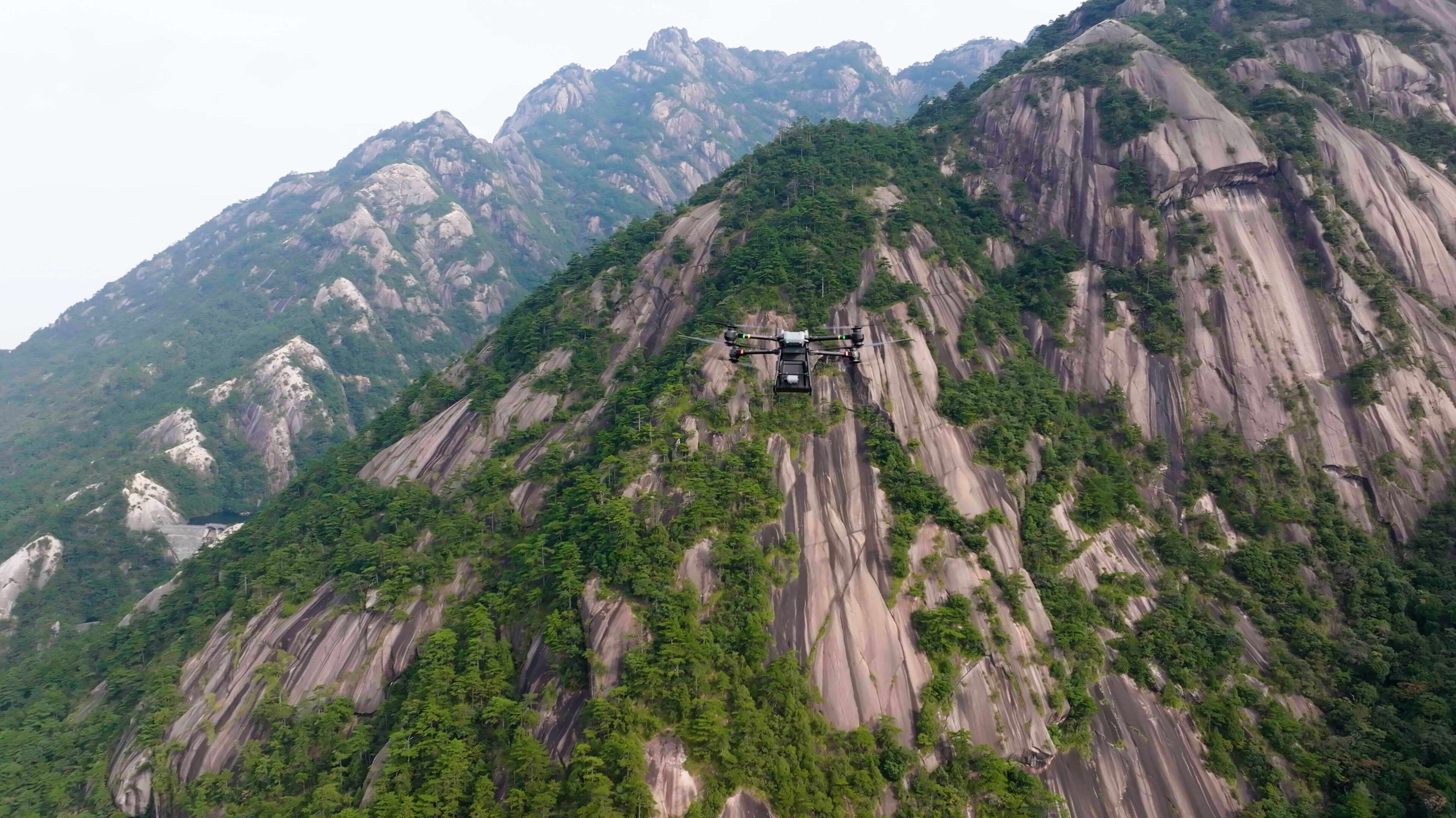 物流无人配送发展前景_无人货物运输_TP1000大型无人运输机的智能空投，为物资配送开新局
